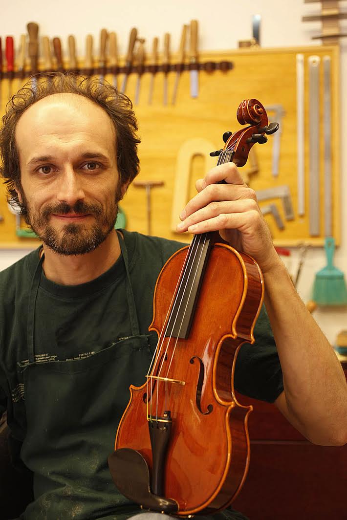 The clearance violin maker